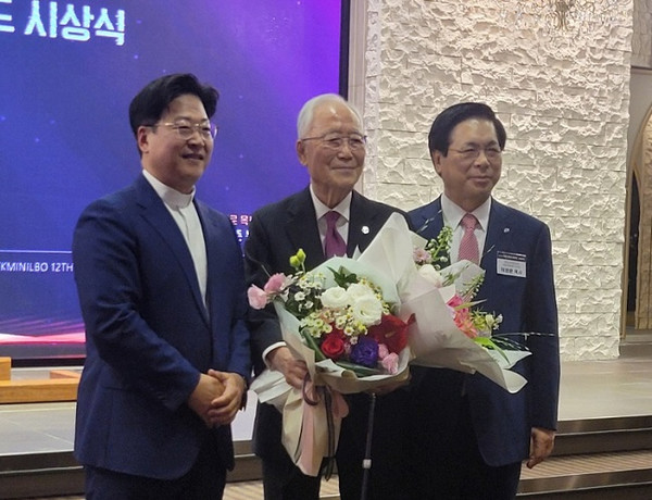 왼쪽부터: 이웅조 목사(갈보리교회), 박조준 목사, 이영훈 목사