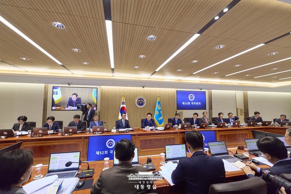 ▲신학자들은 정교분리 원칙의 오용과 정권의 종교에 대한 간섭 가능성에 우려를 표했다. ‘종교재단 해산’ 발언이 나온 지난 12월 2일 국무회의 모습. ⓒ대통령실